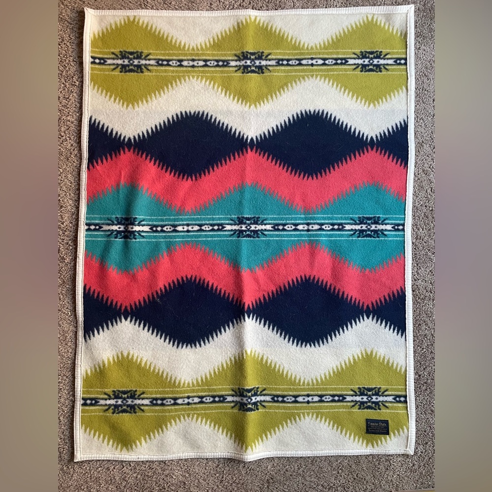 Pendleton crib blanket - Picture 2 of 2